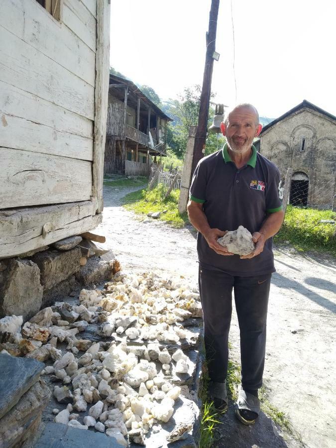 Raul Lushnu Darbaz Bed & Breakfast Mestia Bagian luar foto