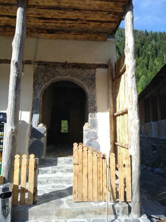 Raul Lushnu Darbaz Bed & Breakfast Mestia Bagian luar foto